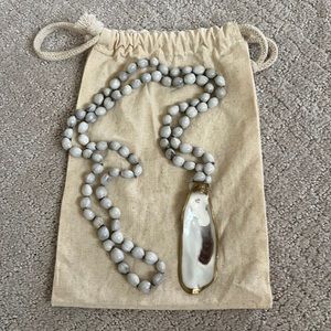 Necklace beaded Oyster
